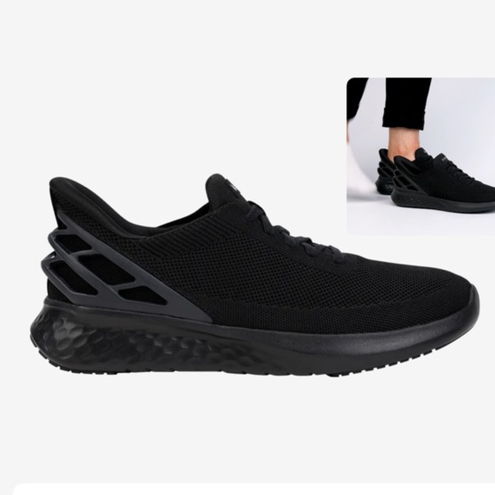 Mozilla Black Athletic Shoes men’s 9.5 women’s 11